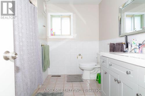 72 Maple Grove Ave, Richmond Hill, ON - Indoor Photo Showing Bathroom