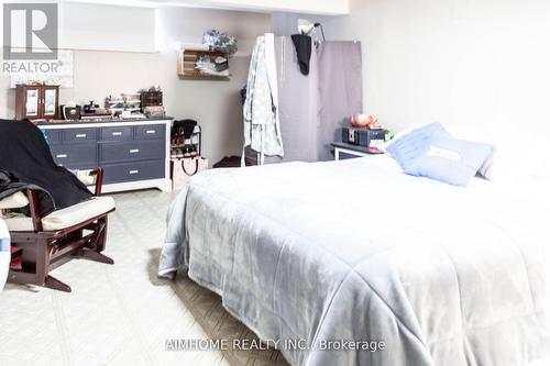 72 Maple Grove Ave, Richmond Hill, ON - Indoor Photo Showing Bedroom