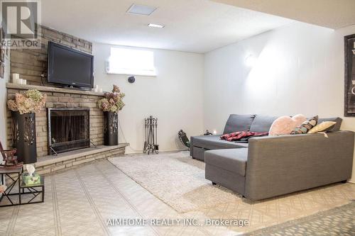 72 Maple Grove Ave, Richmond Hill, ON - Indoor With Fireplace
