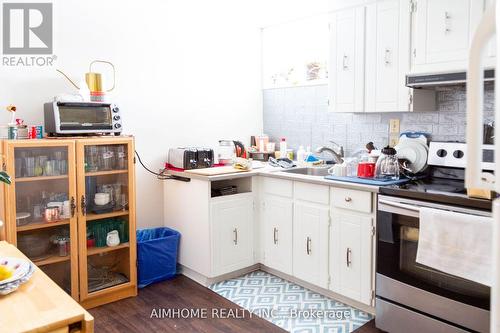 72 Maple Grove Ave, Richmond Hill, ON - Indoor Photo Showing Kitchen