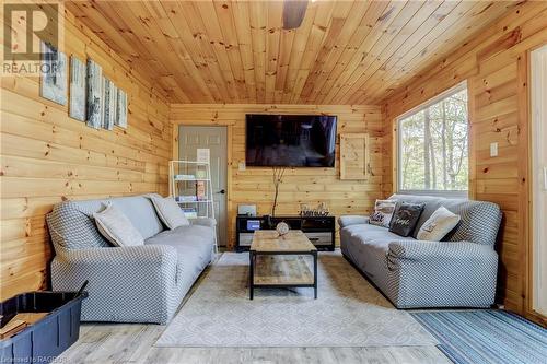 149 Tammy'S Cove Road, Miller Lake, ON - Indoor Photo Showing Living Room