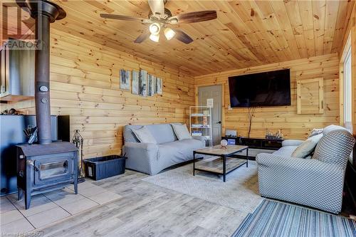 149 Tammy'S Cove Road, Miller Lake, ON - Indoor Photo Showing Living Room