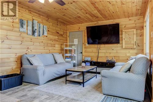 149 Tammy'S Cove Road, Miller Lake, ON - Indoor Photo Showing Living Room