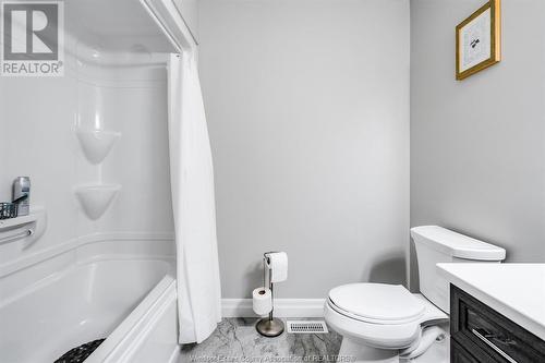 126 Lane Street, Essex, ON - Indoor Photo Showing Bathroom