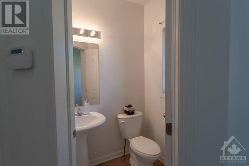 215 Macoun Circle, Ottawa, ON - Indoor Photo Showing Bathroom