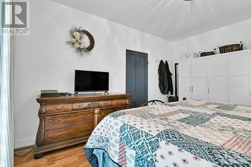24 Sir James Morris Drive, Morrisburg, ON - Indoor Photo Showing Bedroom