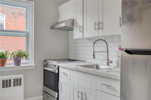 137 Emerald Street S|Unit #17, Hamilton, ON - Indoor Photo Showing Kitchen With Upgraded Kitchen
