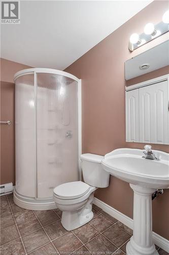 42 Firmin Cres, Dieppe, NB - Indoor Photo Showing Bathroom