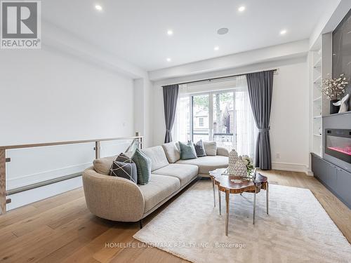 196 Audrey Avenue, Toronto (Birchcliffe-Cliffside), ON - Indoor Photo Showing Living Room