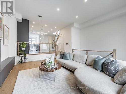 196 Audrey Avenue, Toronto (Birchcliffe-Cliffside), ON - Indoor Photo Showing Living Room