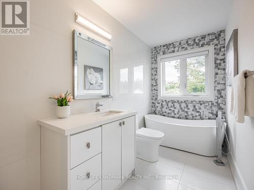 196 Audrey Avenue, Toronto (Birchcliffe-Cliffside), ON - Indoor Photo Showing Bathroom