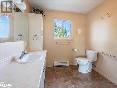 Main Bath - 278 Island C, Carling, ON - Indoor Photo Showing Bathroom