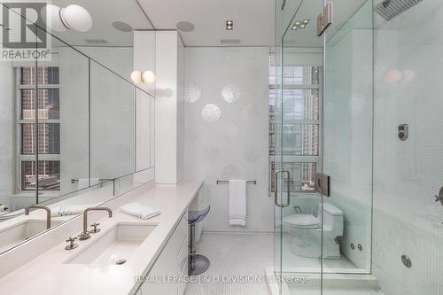 1602 - 68 Yorkville Avenue, Toronto, ON - Indoor Photo Showing Bathroom