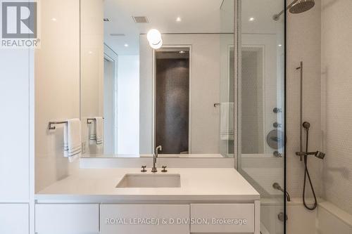 1602 - 68 Yorkville Avenue, Toronto, ON - Indoor Photo Showing Bathroom
