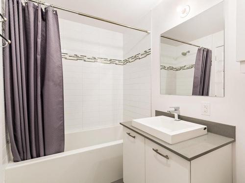 Bathroom - 404-2229 Rue Ste-Catherine E., Montréal (Ville-Marie), QC - Indoor Photo Showing Bathroom