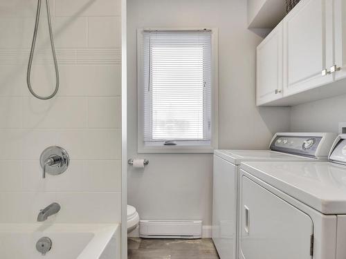Bathroom - 1532 Rue Cantin, Québec (Sainte-Foy/Sillery/Cap-Rouge), QC - Indoor Photo Showing Bathroom