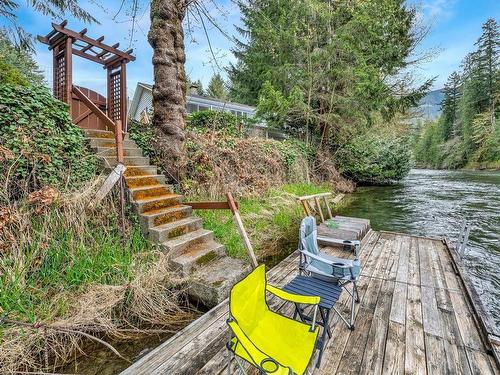 7996 Greendale Rd, Lake Cowichan, BC - Outdoor With Deck Patio Veranda