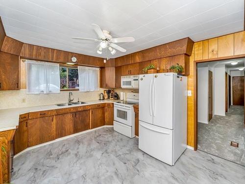 7996 Greendale Rd, Lake Cowichan, BC - Indoor Photo Showing Kitchen With Double Sink