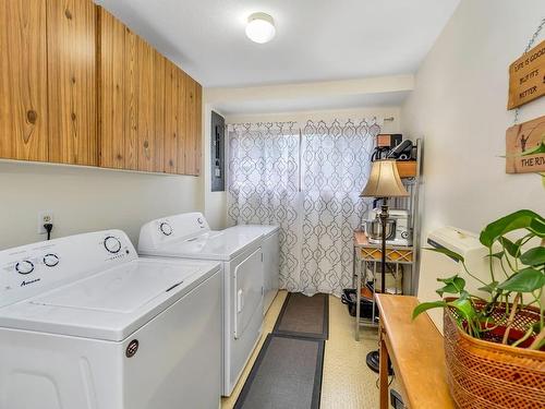 7996 Greendale Rd, Lake Cowichan, BC - Indoor Photo Showing Laundry Room