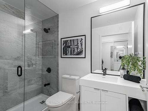 215-250 Lawrence Ave W, Toronto, ON - Indoor Photo Showing Bathroom