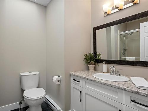 1782 Latimer Rd, Nanaimo, BC - Indoor Photo Showing Bathroom