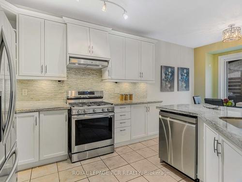 83 Longwood Ave, Richmond Hill, ON - Indoor Photo Showing Kitchen With Upgraded Kitchen