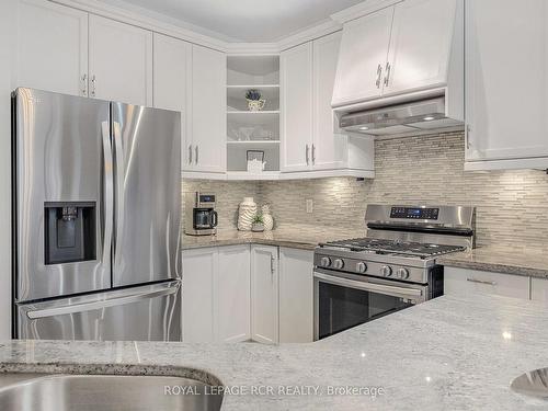 83 Longwood Ave, Richmond Hill, ON - Indoor Photo Showing Kitchen With Upgraded Kitchen