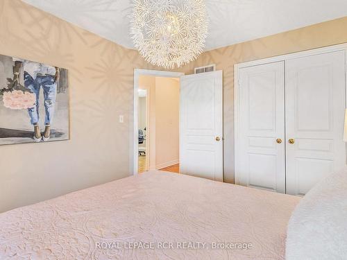 83 Longwood Ave, Richmond Hill, ON - Indoor Photo Showing Bedroom