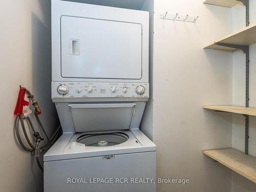 602-250 Davis Dr, Newmarket, ON - Indoor Photo Showing Laundry Room