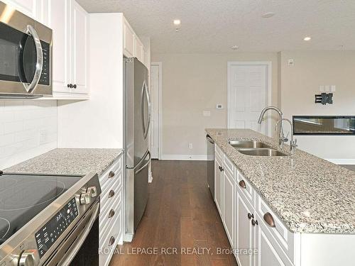107-105 Spencer Ave, Orangeville, ON - Indoor Photo Showing Kitchen With Double Sink With Upgraded Kitchen