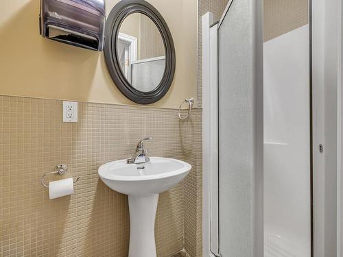 Bathroom - 7680 Boul. De L'Ormière, Québec (Les Rivières), QC - Indoor Photo Showing Bathroom