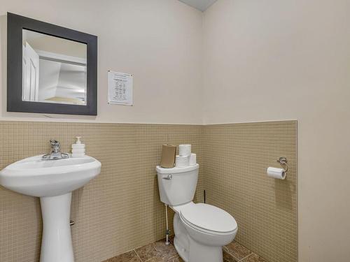 Powder room - 7680 Boul. De L'Ormière, Québec (Les Rivières), QC - Indoor Photo Showing Bathroom