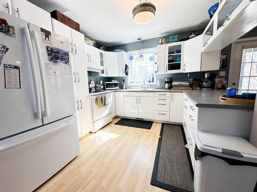 9 Pugsley Street, Red Lake, ON - Indoor Photo Showing Kitchen