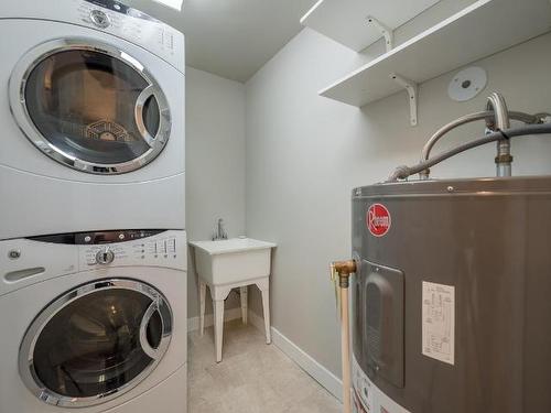 647/649 Reemon Drive, Kamloops, BC - Indoor Photo Showing Laundry Room