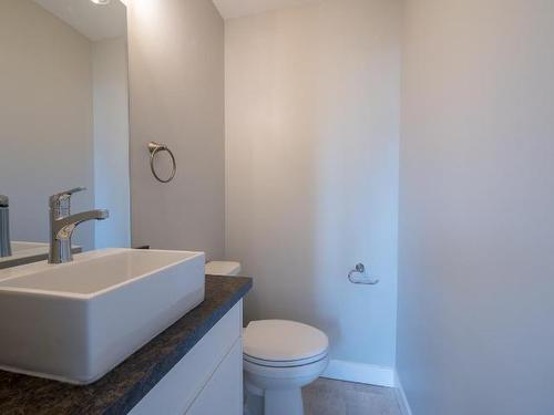 647/649 Reemon Drive, Kamloops, BC - Indoor Photo Showing Bathroom