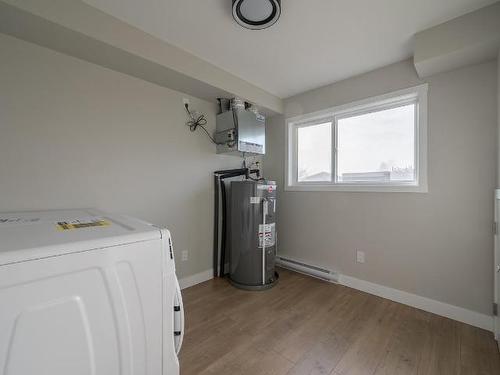 647/649 Reemon Drive, Kamloops, BC - Indoor Photo Showing Laundry Room