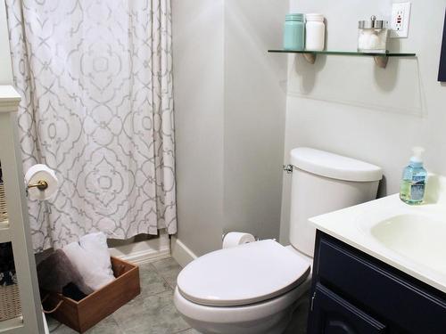 16 Falcon Avenue, Manitouwadge, ON - Indoor Photo Showing Bathroom