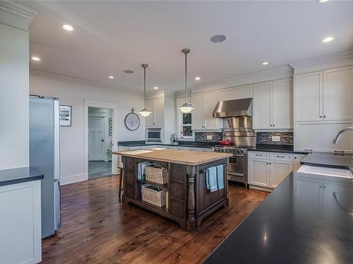 8038 Lantzville Rd, Lantzville, BC - Indoor Photo Showing Kitchen With Upgraded Kitchen