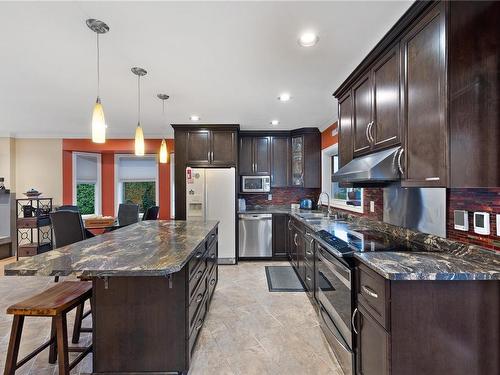 524 Washington Cres, Courtenay, BC - Indoor Photo Showing Kitchen With Upgraded Kitchen