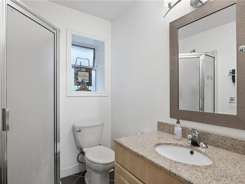 524 Washington Cres, Courtenay, BC - Indoor Photo Showing Bathroom