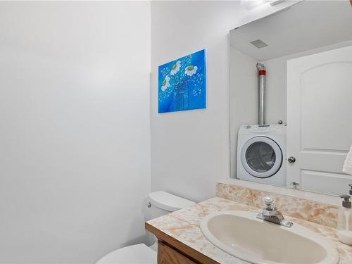 524 Washington Cres, Courtenay, BC - Indoor Photo Showing Bathroom