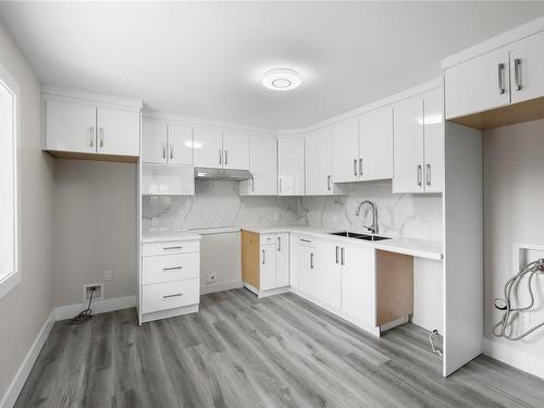 6106 Cottam Rd, Port Alberni, BC - Indoor Photo Showing Kitchen With Double Sink