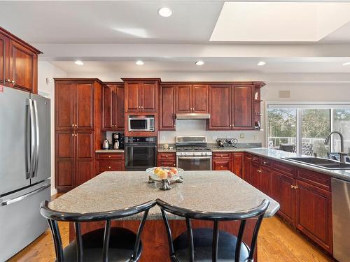 4373 Wildflower Lane, Saanich, BC - Indoor Photo Showing Kitchen