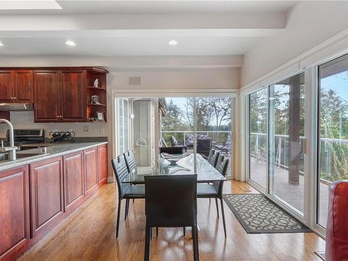 4373 Wildflower Lane, Saanich, BC - Indoor Photo Showing Kitchen