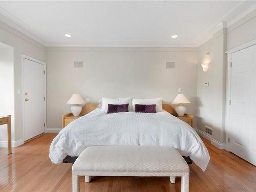 4373 Wildflower Lane, Saanich, BC - Indoor Photo Showing Bedroom