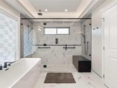 4373 Wildflower Lane, Saanich, BC - Indoor Photo Showing Bathroom