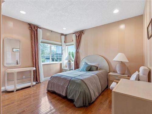 4373 Wildflower Lane, Saanich, BC - Indoor Photo Showing Bedroom