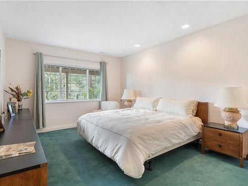 4373 Wildflower Lane, Saanich, BC - Indoor Photo Showing Bedroom