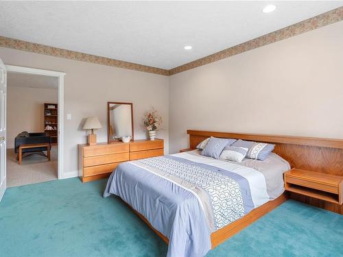 4373 Wildflower Lane, Saanich, BC - Indoor Photo Showing Bedroom