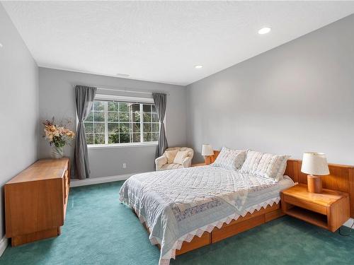 4373 Wildflower Lane, Saanich, BC - Indoor Photo Showing Bedroom
